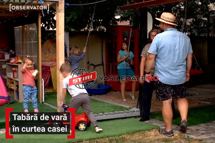 Doi soţi din Baia Mare şi-au transformat curtea în tabără. Prichindeii au renunţat la telefoane şi se bucură de jocuri creative