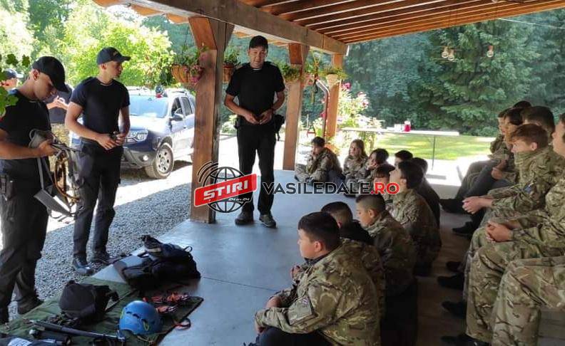 Vacanţă în siguranţă: Activități preventiv-educative cu copiii aflaţi în din Tabăra Airsoft din Borșa