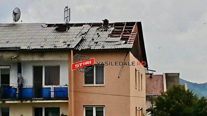 FOTO: Dezastru lăsat de furtună în Sighetu Marmaţiei. Intervin pompierii