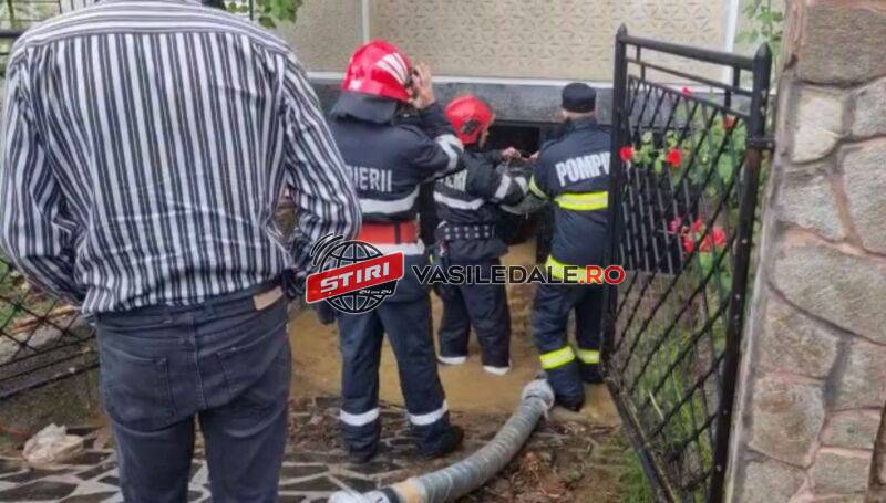 VIDEO: Garaje şi subsoluri inundate în Baia Mare. Intervin pompierii