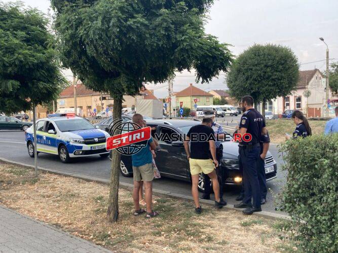 ACCIDENT SATU MARE: Autoutilitară de poliţie, lovită de o maşină de Maramureş. Oamenii legii erau în misiune