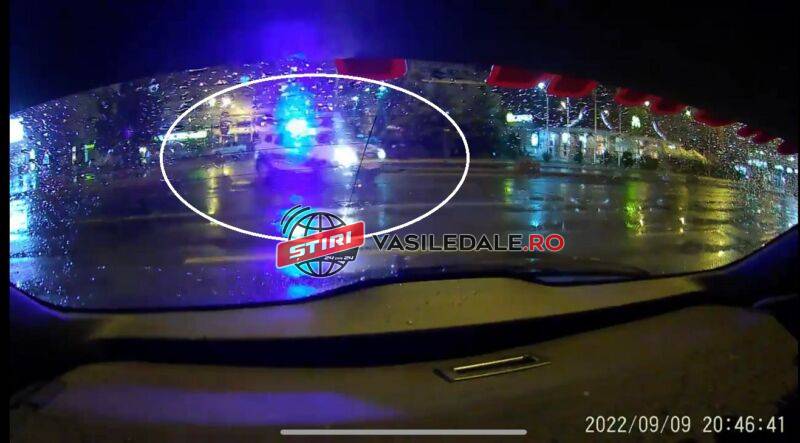 VIDEO: 3 polițiști răniți în Baia Mare. Autospeciala Poliţiei implicată într-un accident în timp ce era în misiune, cu toate semnalele pornite – ACTUALIZARE