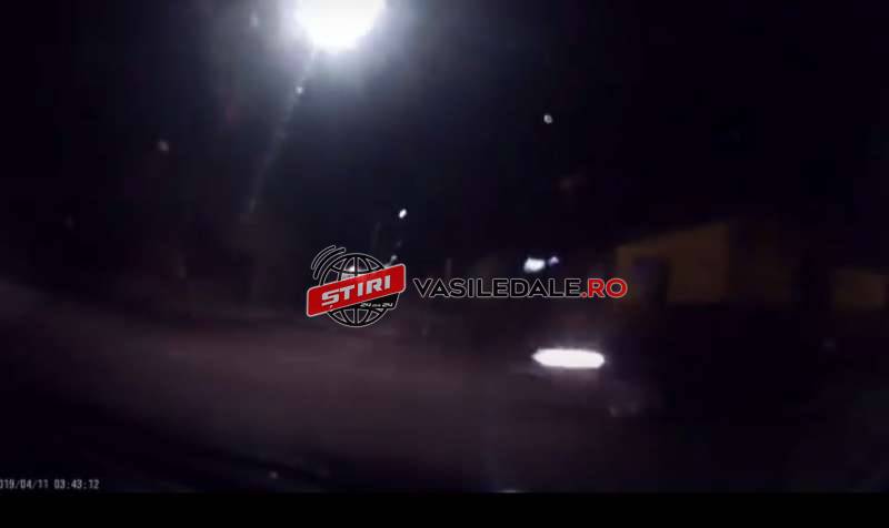 VIDEO: Inconștiență maximă în trafic. Accident a evitat la limită după ce un șofer nu a oprit la stop și a rulat cu peste 100 km/h