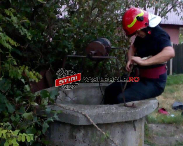 O femeie a căzut într-o fântână la Asuaju de Sus. A fost scoasă de pompieri