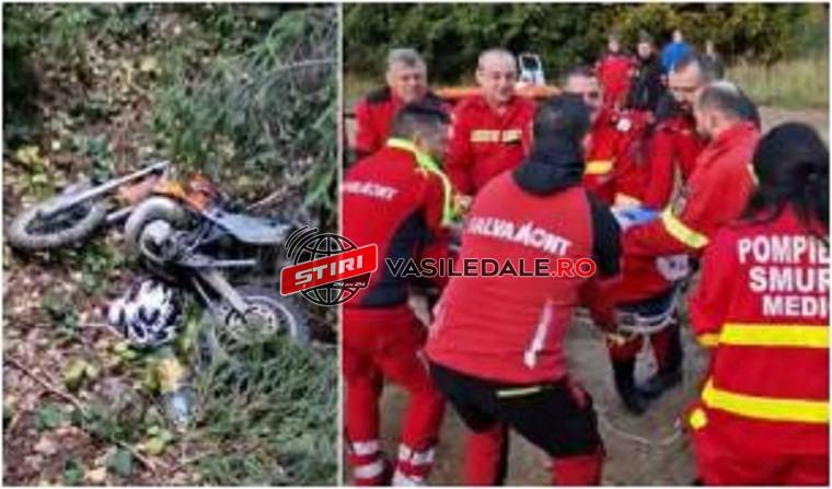 VIDEO – Copil de 12 ani, căzut cu motocicleta într-o prăpastie, lângă Cavnic, în Maramureș. Intervenție contracronometru a salvatorilor (actualizare)