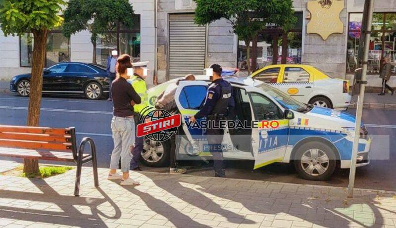 Un hoț din Satu Mare a furat produse de 10 lei dintr-un magazin, iar când a fugit cu ele l-a lovit o mașină