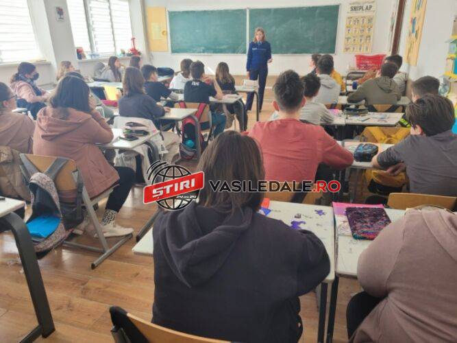 POLIŢIŞTI LA ŞCOALĂ: Prevenirea criminalității în rândul elevilor