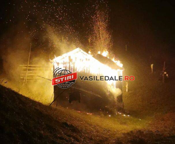 EXCLUSIV FOTO: Un şopron cu fân, făcut scrum la Vişeu de Sus (actualizare)