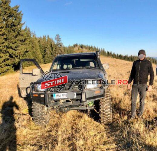 EXCLUSIV: Urmărire cu focuri de armă prin BORȘA – Polițiștii au scos pistoalele și au tras trei focuri de armă pentru că nu a oprit la semnale. Agresiuni și amenințări într-un fond de vânătoare (actualizare)