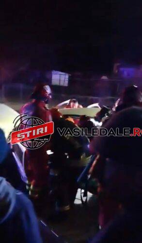 VIDEO EXCLUSIV: Accident rutier lângă Căminul Cultural din Şurdeşti. Şofer beat urmărit în trafic la Poienile de Sub Munte