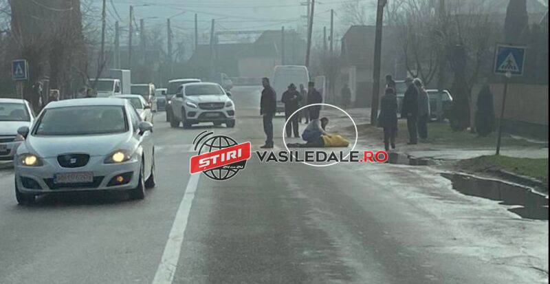 FOTO: Minor spulberat pe o trecere pentru pietoni de lângă Jandarmeria Sighet. O voluntară SMURD i-a acordat primul ajutor (actualizare)