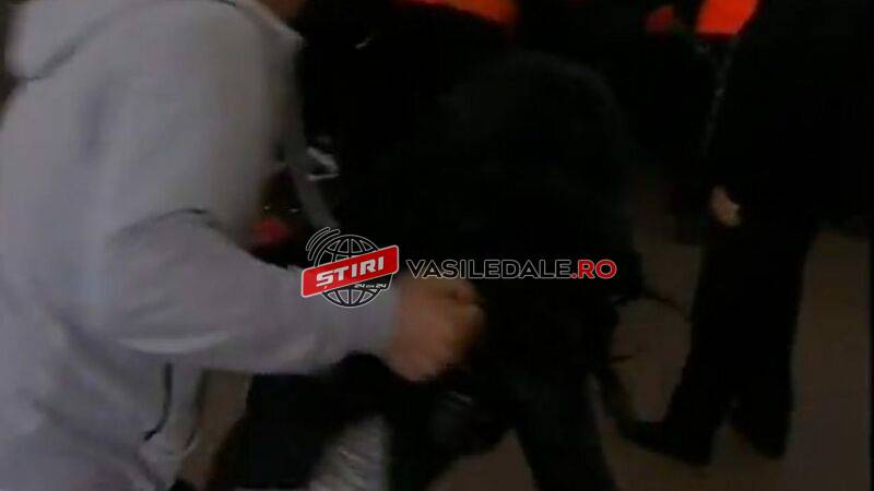 EXCLUSIV: BAIA MARE SĂLBATICĂ – Un tânăr de 20 ani din Recea bătut crunt de un recidivist în scara unui bloc din Baia Mare