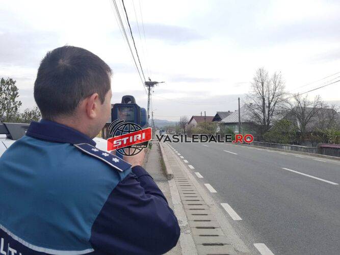 RUTIERE: Accident rutier din cauza unui șofer băut. Un tânăr de 18 ani și un bătrân de 73 de ani, depistați la volan fără permis, trafic monitorizat la Șomcuta Mare și Finteușu Mic. Blocada la Târgu Lăpuș RUTIERE: Accident rutier din cauza unui șofer băut. Un tânăr de 18 ani și un bătrân de 73 de ani, depistați la volan fără permis, trafic monitorizat la Șomcuta Mare și Finteușu Mic. Blocada la Târgu Lăpuș