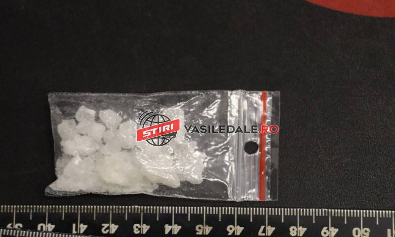 FOTO: Doi tineri (19 și 20 ani) depistați cu substanțe interzise în autoturism pe raza municipiului Sighetu Marmației