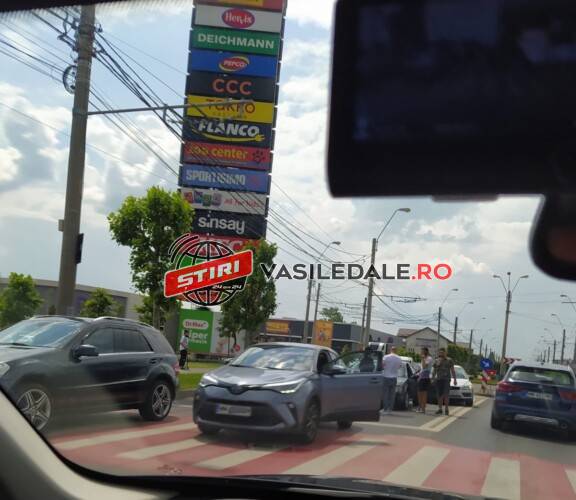 VIDEO: Accident lângă Value Center din cauza nepăstrării distanței dintre autovehicule