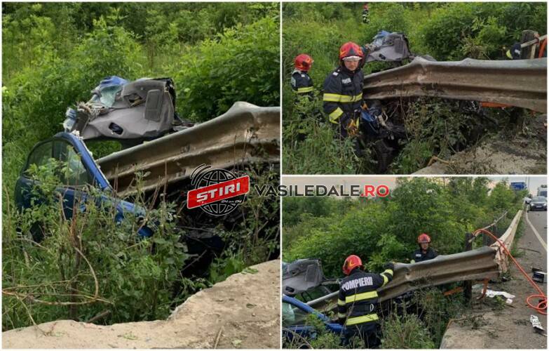 FOTO – Mașină străpunsă de o balustrada metalică pe DN19. Șoferul de 22 de ani ar fi adormit la volan