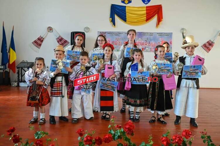 Sofia Dragoș, de 8 ani din Baia Mare, a obținut marele premiu al Festivalului folcloric concurs ”Florile Chioarului” Sofia Dragoș, de 8 ani din Baia Mare, a obținut marele premiu al Festivalului folcloric concurs ”Florile Chioarului”