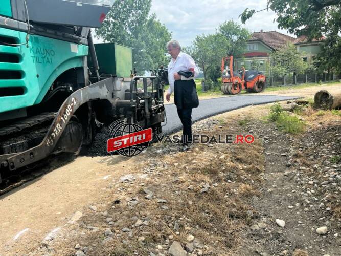 MIREŞU MARE: “Vom începe asfaltarea pe toate străzile şi uliţele din comuna noastră”, spune Ioan Mătieş MIREŞU MARE: “Vom începe asfaltarea pe toate străzile şi uliţele din comuna noastră”, spune Ioan Mătieş