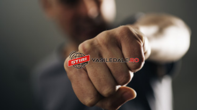 Un tânăr a fost depistat în Baia Mare după ce a făcut scandal și a bătut un bărbat în fața unui local din Cluj Un tânăr a fost depistat în Baia Mare după ce a făcut scandal și a bătut un bărbat în fața unui local din Cluj