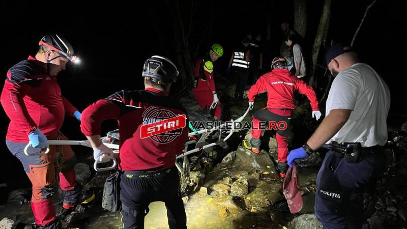 ACTUALIZARE: Salvamontiştii îl caută în zona Şugău pe bătrânul care a plecat la cules de ciuperci încă de joi. Bărbatul a fost găsit decedat