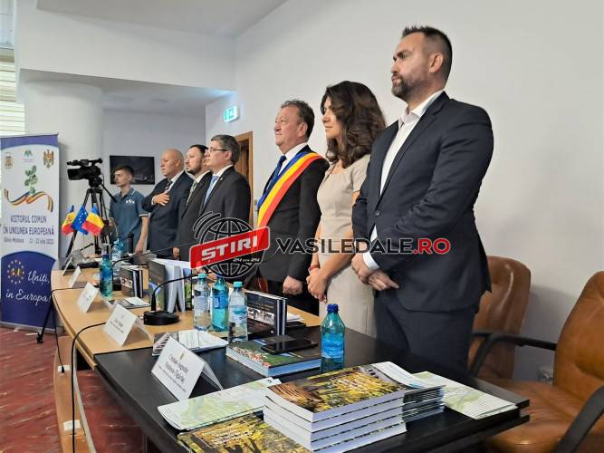 Cristian Niculescu-Țâgârlaș: ” Am fost onorat ca alături de președintele Parlamentului Republicii Moldova, Igor Grosu și de președintele Comisiei juridice, numiri și imunității din Parlamentul de la Chișinău, Olesea Stamate, să semnez Rezoluția prin care promovăm idea ca România să devină, prin instituțiile naționale implicate în parcurgerea pașilor necesari pentru intrarea în Uniunea Europeană, un îndrumător al Republicii Moldova în procesul de aderare”