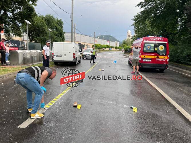 VIDEO EXCLUSIV: Femeie accidentată grav pe o trecere pentru pietoni de pe strada G. Coşbuc. A murit la câteva ore la spital (actualizare)