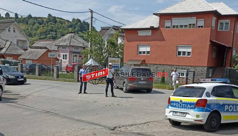 FOTO: HAIDA HAI LA MARAMU că poliția are grijă să își arate mușchiuleții! Turiștii nu au fost lăsați să ajungă la pensiunea unde erau cazați (OPINIE)