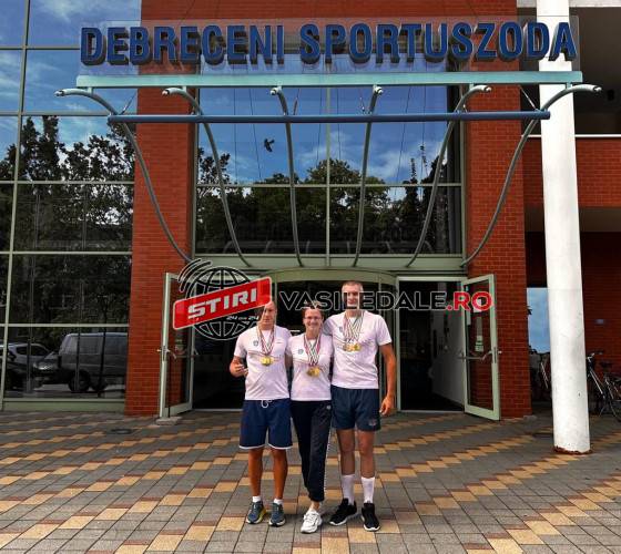 ÎNOT: 15 medalii, opt de aur, cucerite la Campionatul Internațional de Înot Masters de înotătorii Clubului Gold Stars Baia Mare