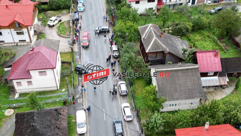 EXCLUSIV VIDEO: Impact violent între în Jeep și un BMW la Borșa. Două victime