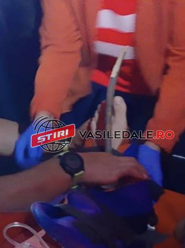 Biciclist rănit pe un traseu montan din Maramureş | A cerut ajutor după ce i-a intrat o creangă în gambă