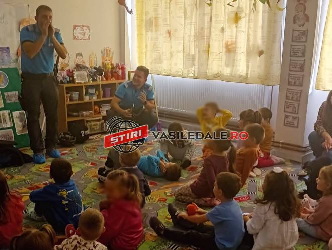 Încântare, bucurie și povești frumoase: Jandarmii montani, la Grădinița cu Program Prelungit Cavnic