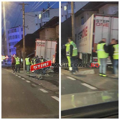 EXCLUSIV FOTO: Un autotren a intrat într-o casă în Şomcuta Mare – ACTUALIZARE VIDEO