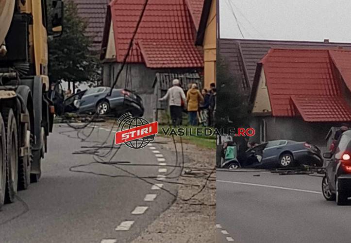 EXCLUSIV VIDEO: Accident spectaculos la Câmpulung la Tisa. A rupt cu maşina un stâlp, apoi s-a izbit de un gard