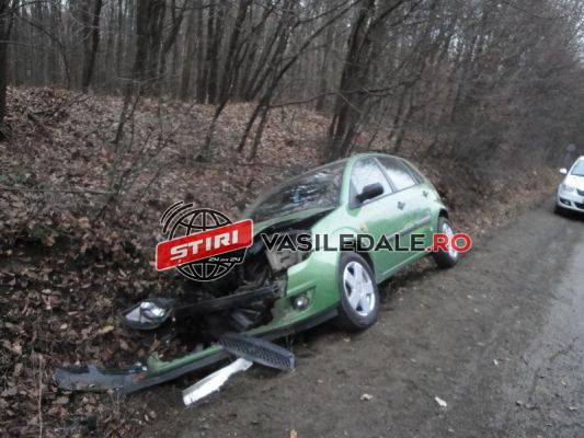 accident-la-baisa-a-ajuns-cu-masina-in-sant-dupa-ce-a-derapat-foto-VQFdXn