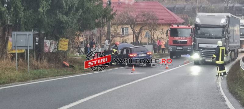 FOTO, VIDEO: Maşină din Maramureş, implicată într-un grav accident la Bizuşa. A fost solicitat elicopterul SMURD