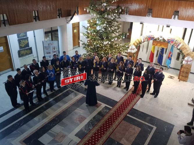 PRIMIŢI CU COLINDA? 35 de jandarmi, polițiști, polițiști de frontieră și pompieri maramureşeni au pornit cu colinda