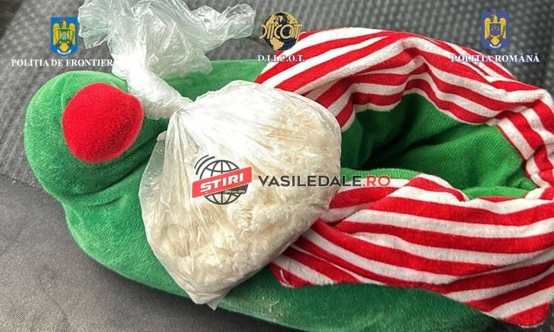 A ASCUNS DROGURILE ÎN PAPUCI DE CASĂ: ARESTAT PENTRU OPERAȚIUNI CU SUBSTANȚE PSIHOACTIVE