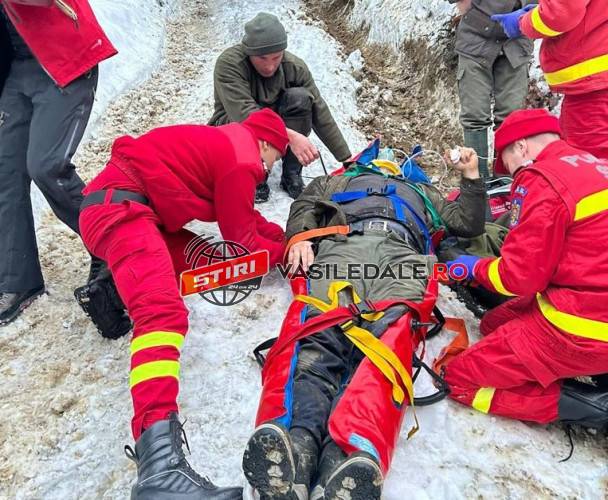 FOTO: Bărbat 45 de ani din Borşa, accidentat de propria maşină în timp ce urca pe Vf. Cercănel