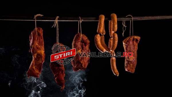 AROMA CRĂCIUNULUI: Secretele pentru prepararea cărnii de porc sunt moştenite de generaţii în Maramureș
