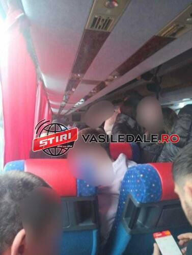 VIDEO: Elevii înghesuiți în autobuze pe ruta Baia Mare – Asuaj! Prefectul a pus ”piciorul în prag”