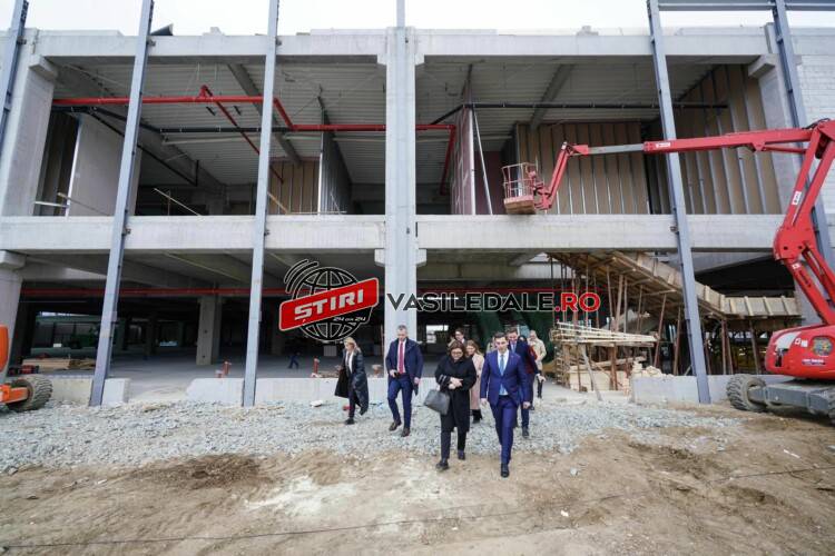 Comisarul european pentru transport, Adina Vălean, pe șantierul de la Aeroportul Internațional Maramureș, alături de Ionel Bogdan, președintele Consiliului Județean