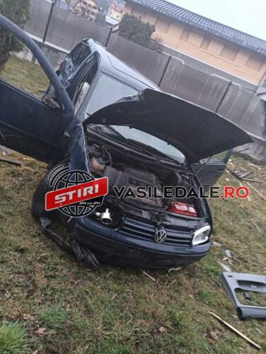 A ÎNCERCAT SĂ MINTĂ: Borșeanul care a fugit de poliție și a ”aterizat” cu mașina într-o curte nu avea permis de conducere