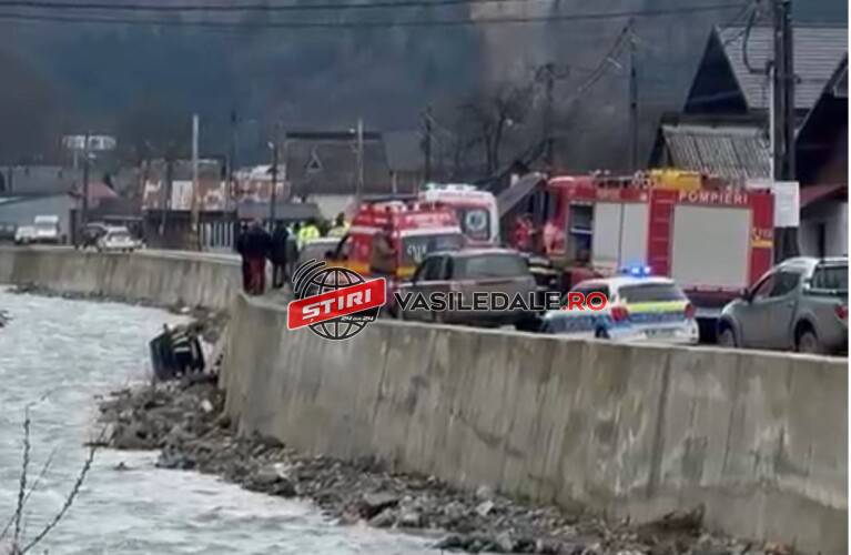EXCLUSIV VIDEO: O maşină a căzut în râu la Repedea – ACTUALIZARE