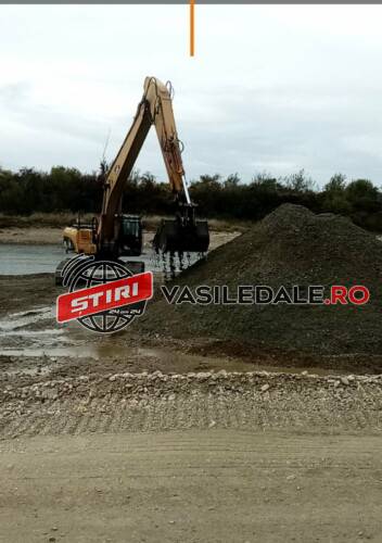 EXCLUSIV – ÎN FLAGRANT: Excavau în râul Poieni cu două utilaje. Nu au putut prezenta licența în fața polițiștilor