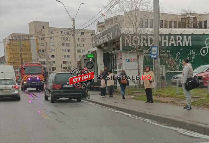 VIDEO: A luat foc un autoturism pe str. G. Coşbuc din Baia Mare