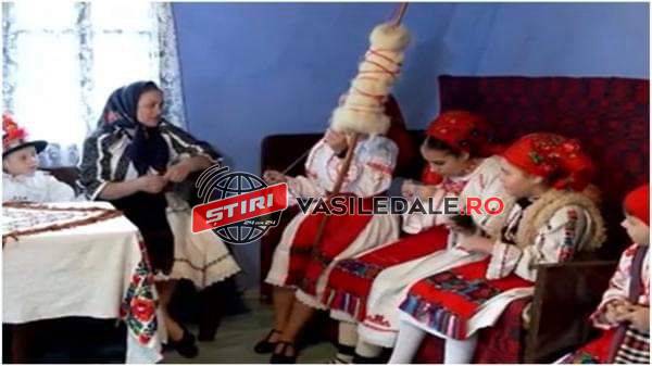 LĂPUŞ: Tinerii din Maramureş îşi caută marea iubire aşa cum o făceau bunicii lor. Decizia finală stă în alegerea unui fir de lână