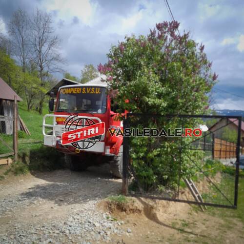 FOTO: Incendiu în cătunul Uloha. Au intervenit pompierii civili de la SVSU Poienile de Sub Munte