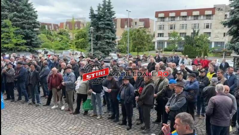 VIDEO – De Ziua Europei, protest Cartel ALFA față de discriminările din noua lege a pensiilor în fața Prefecturii Maramureș