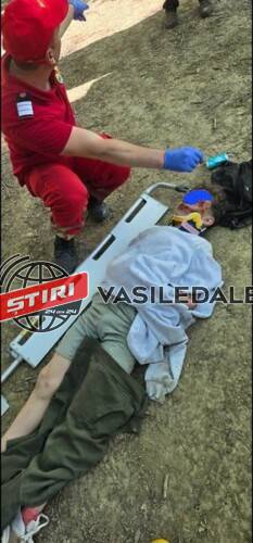 FOTO: Băiat de 12 ani recuperat de salvamontiști după ce a căzut cu bicicleta pe Dealul Solovan de lângă Sighetu Marmației