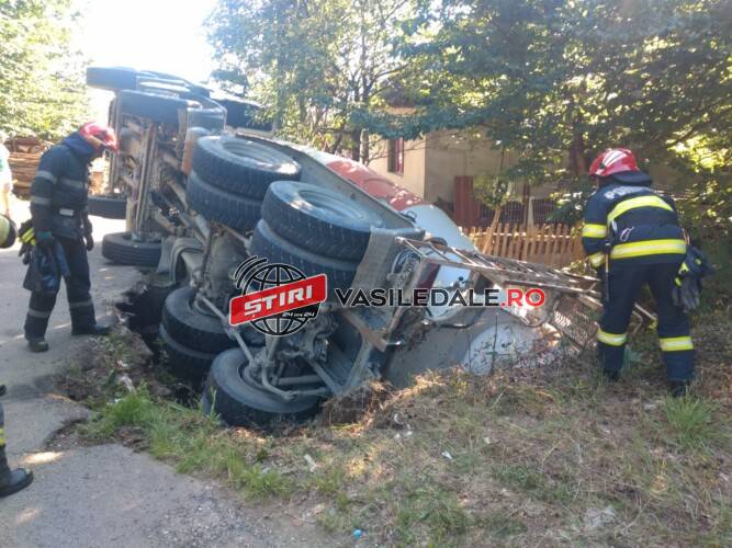 FOTO: Accident rutier la Ferneziu. O persoană cu leziuni la cap a ajuns la spital (actualizare)